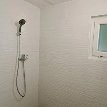 Caprice - Up To 12 Guests - Walk To And Center